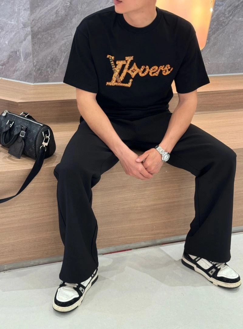 ModernLook Louis Vuitton T-Shirts 138369