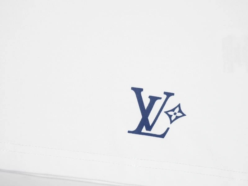 Bold Louis Vuitton T-Shirts 138368