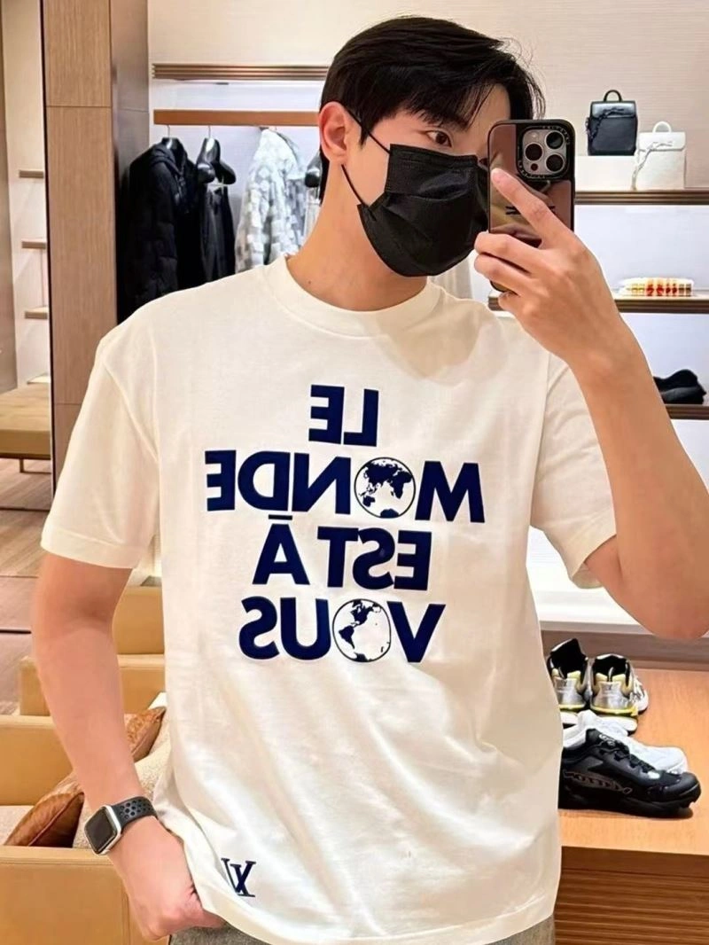 Bold Louis Vuitton T-Shirts 138368