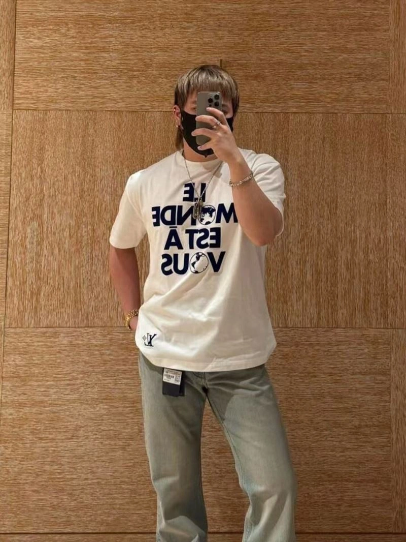 Bold Louis Vuitton T-Shirts 138368