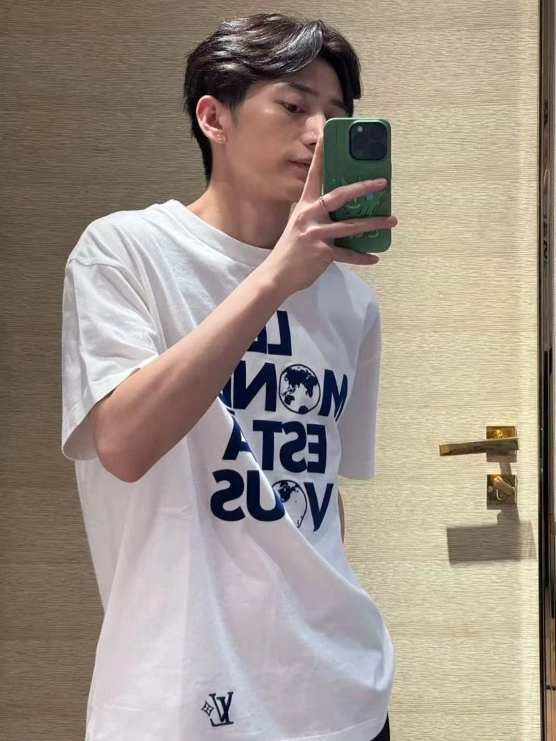Bold Louis Vuitton T-Shirts 138368
