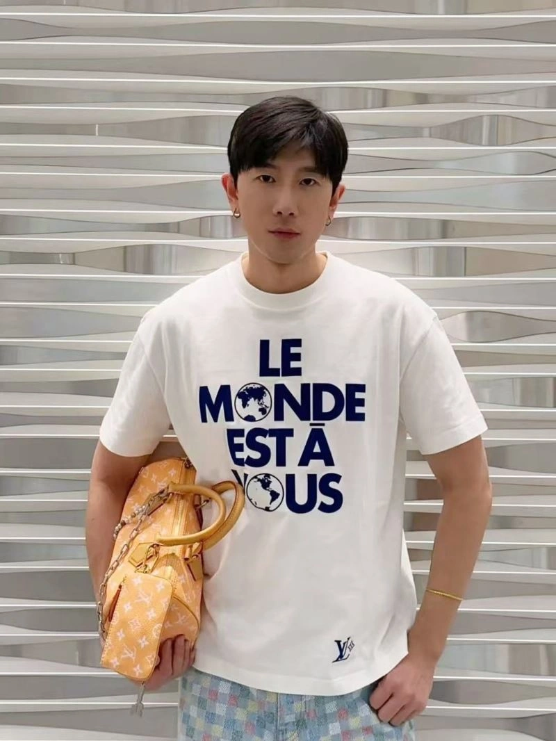 Bold Louis Vuitton T-Shirts 138368