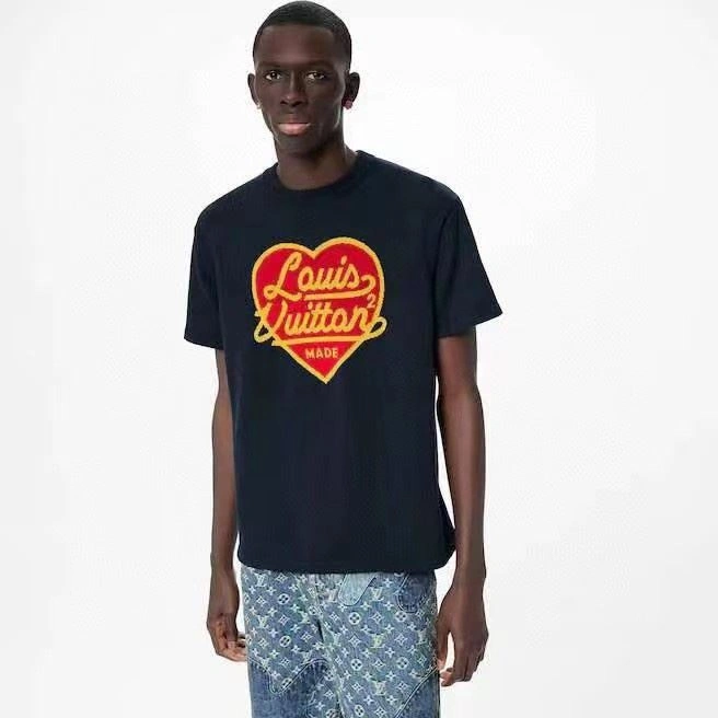 Contemporary Louis Vuitton T-Shirts 138361