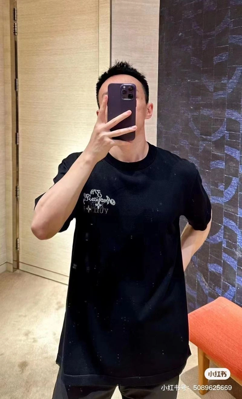 Louis Vuitton T-Shirts Casual 138358