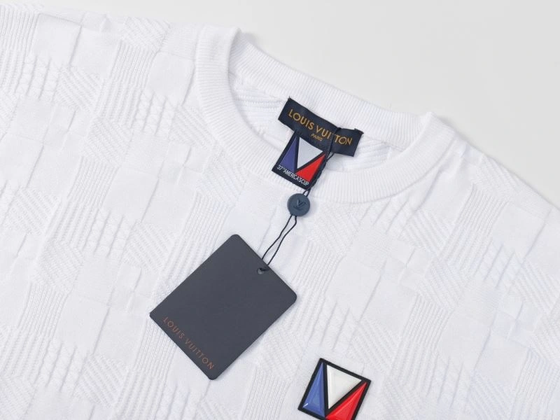 Premium Louis Vuitton T-Shirts 138353
