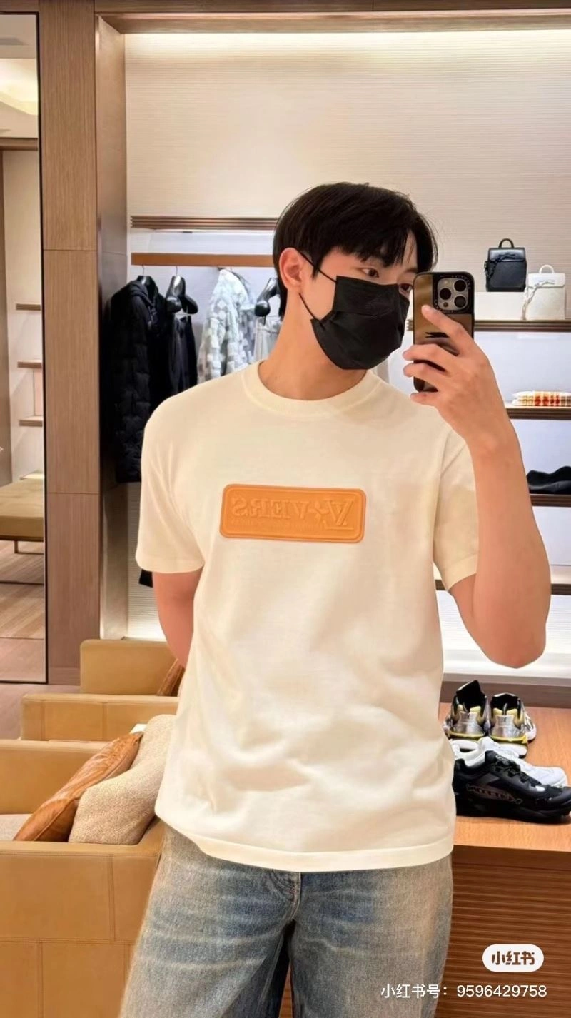 Louis Vuitton T-Shirts Lightweight 138364
