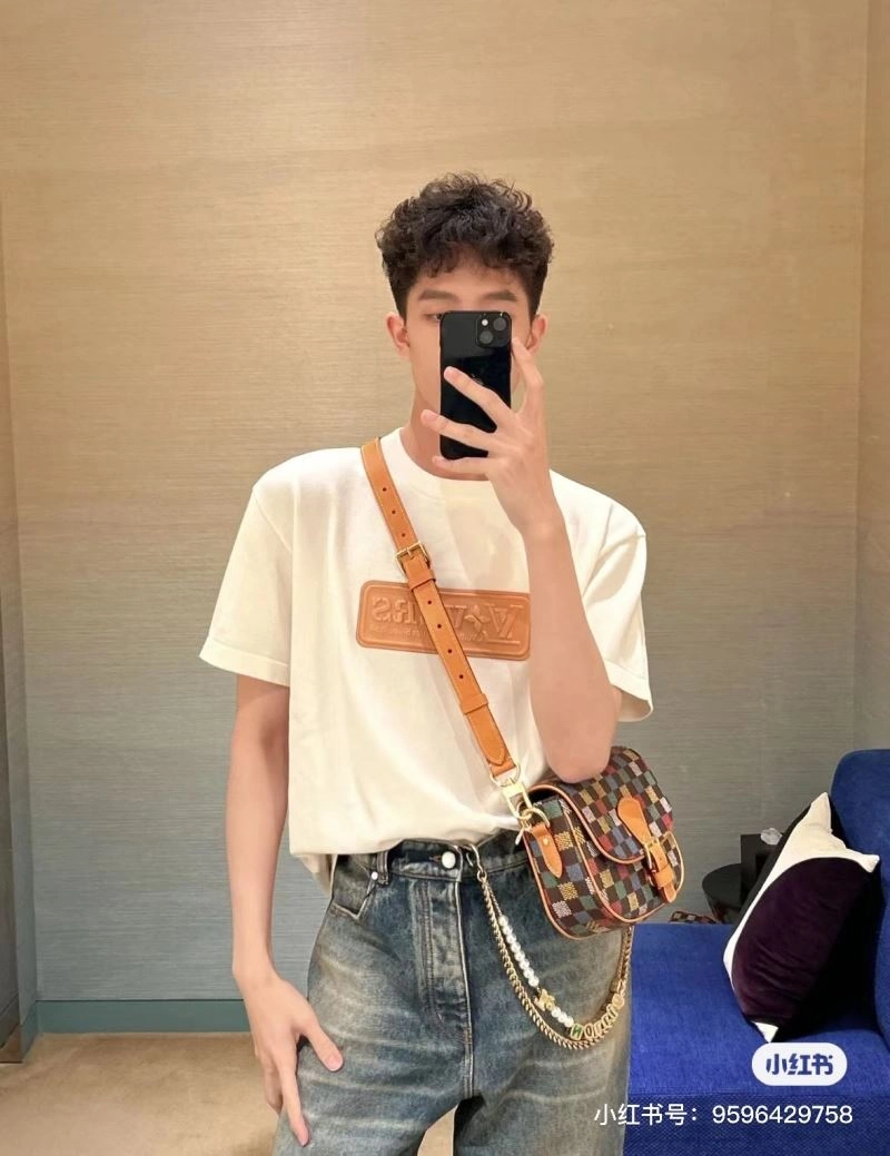 Louis Vuitton T-Shirts Lightweight 138364