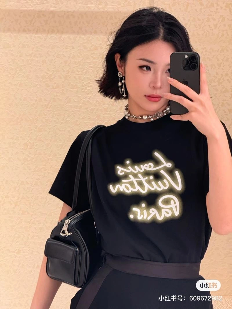 AllSeason Louis Vuitton T-Shirts 138357