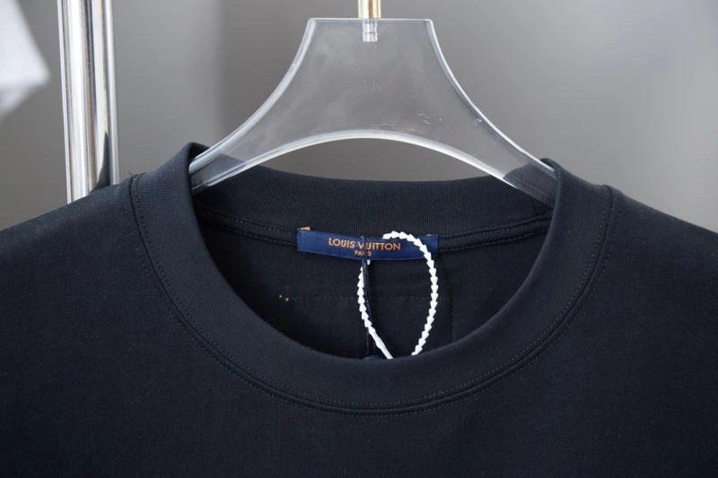 Sustainable Louis Vuitton T-Shirts 138345