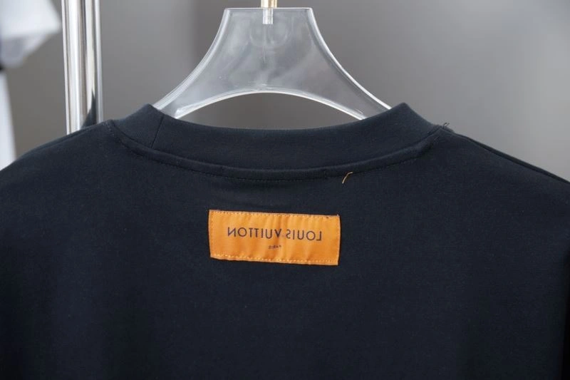 Sustainable Louis Vuitton T-Shirts 138345