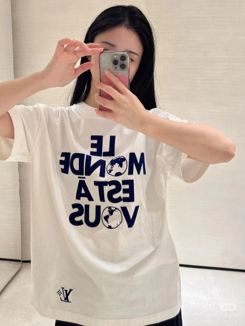 Louis Vuitton T-Shirts Stylish 138347