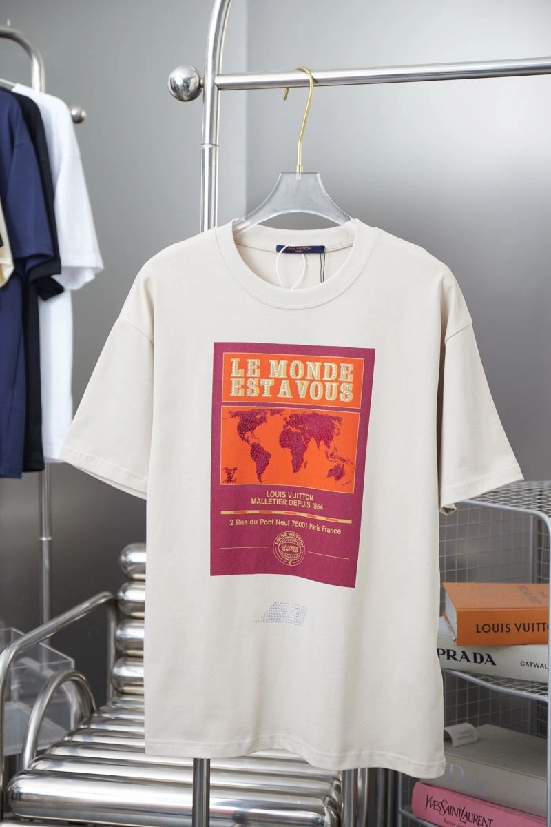 Premium Louis Vuitton T-Shirts 138342