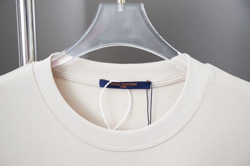 Premium Louis Vuitton T-Shirts 138342