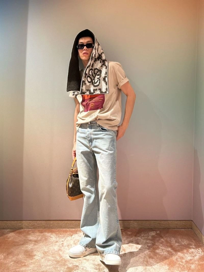 Premium Louis Vuitton T-Shirts 138342