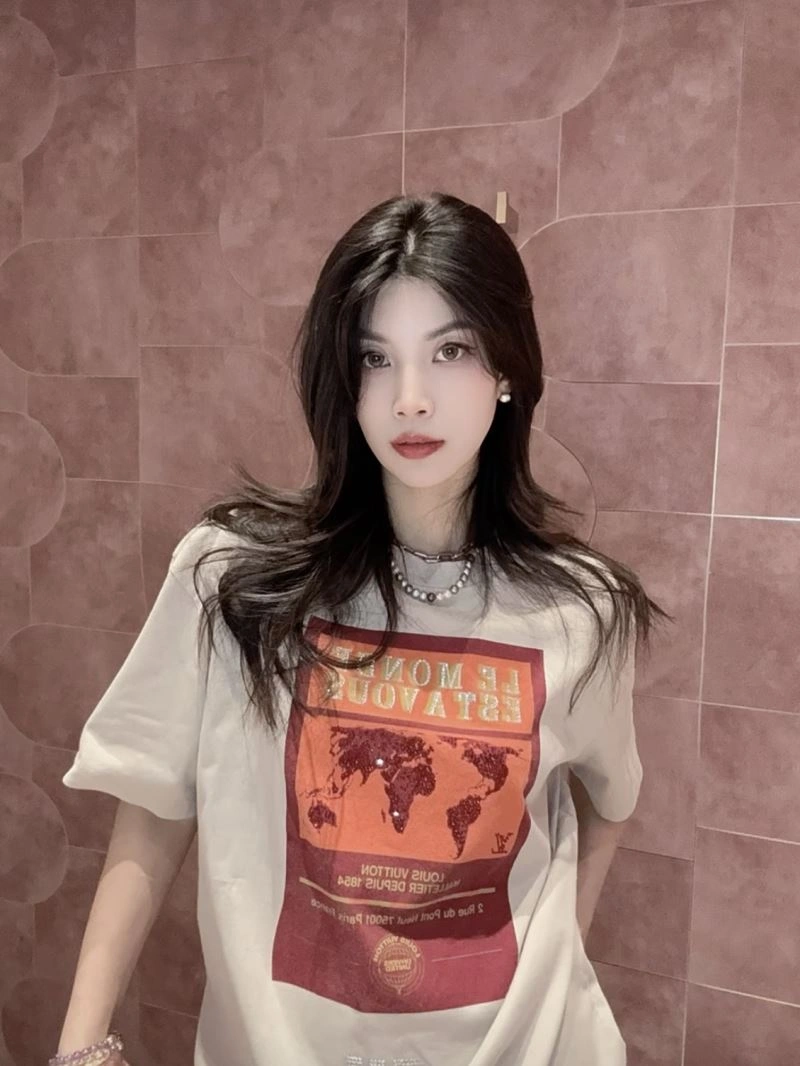 Premium Louis Vuitton T-Shirts 138342