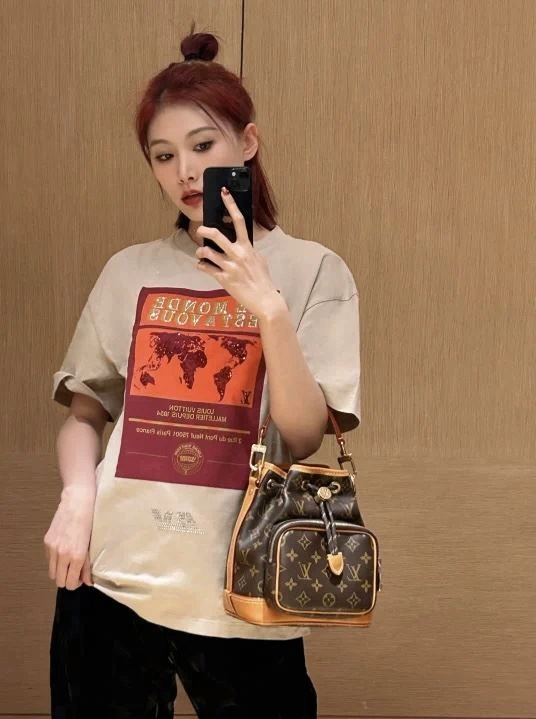 Premium Louis Vuitton T-Shirts 138342