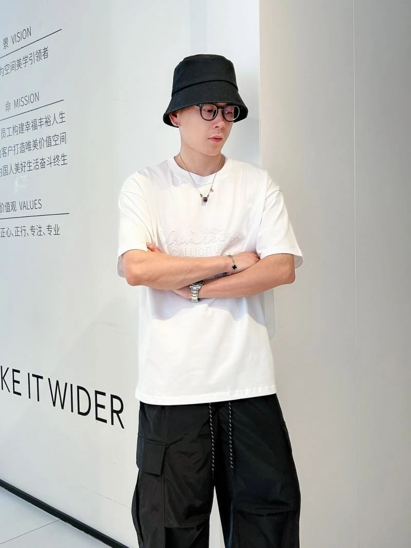 Louis Vuitton T-Shirts Sporty 138331