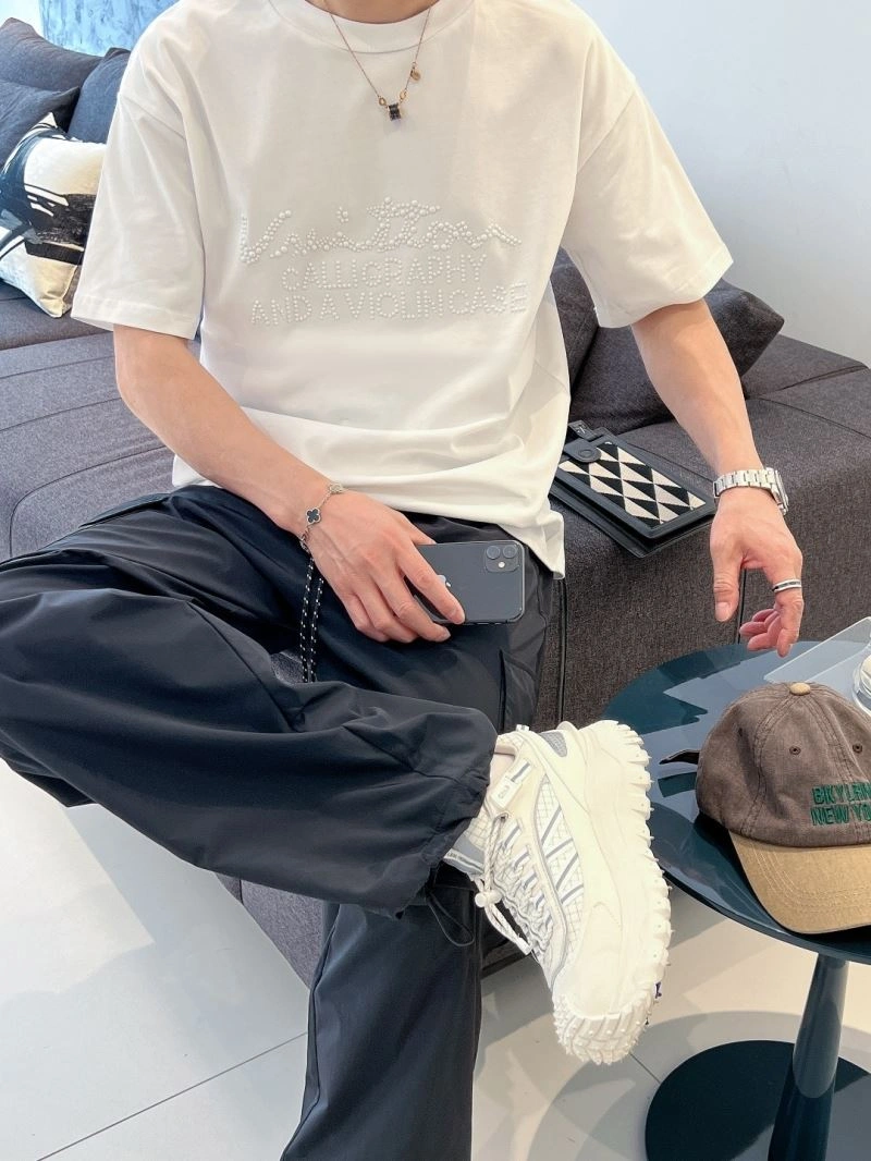 Louis Vuitton T-Shirts Sporty 138331
