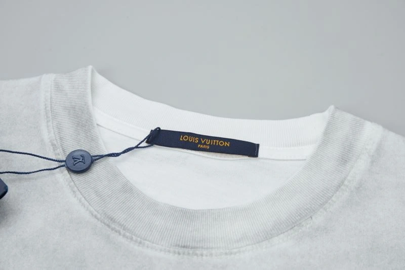 Flexible Louis Vuitton T-Shirts 138320