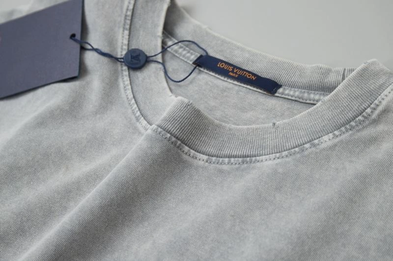 Sporty Louis Vuitton T-Shirts 138327