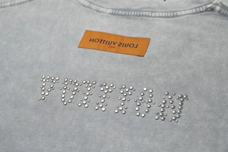 Sporty Louis Vuitton T-Shirts 138327