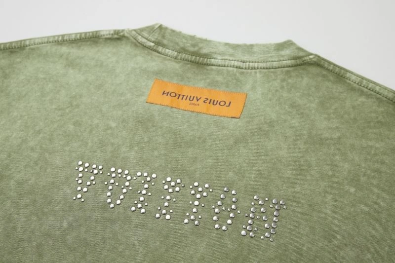 Bold Louis Vuitton T-Shirts 138323