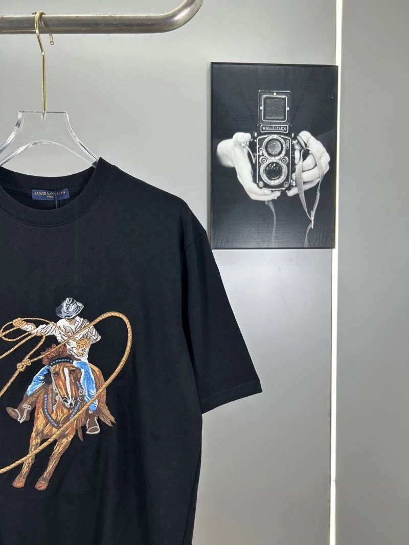 Louis Vuitton T-Shirts Elegant 138289