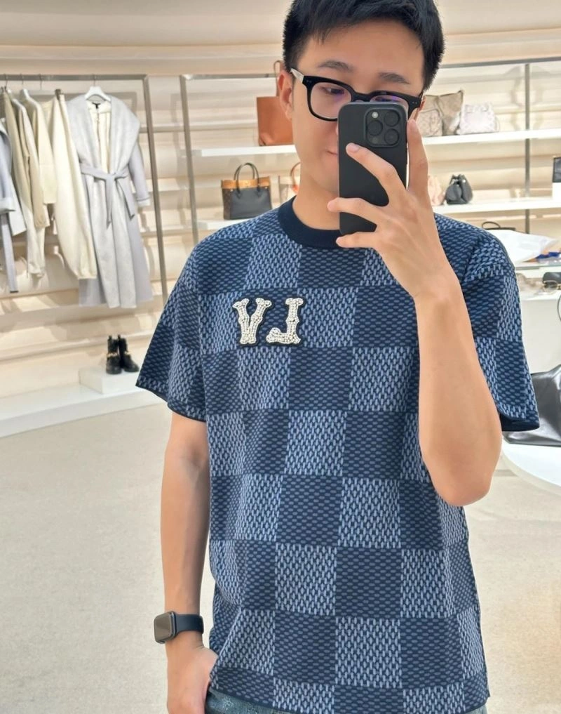 Trendy Louis Vuitton T-Shirts 138280