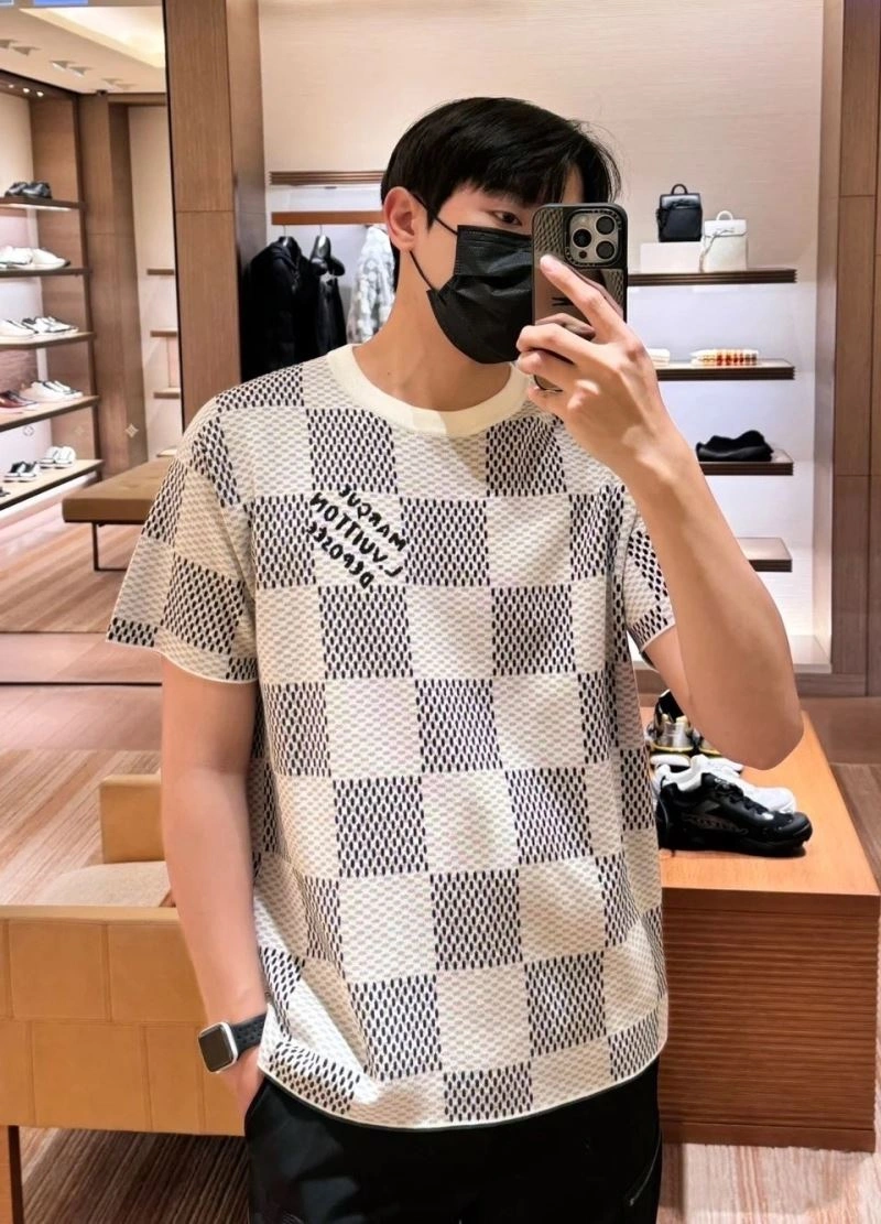 AllSeason Louis Vuitton T-Shirts 138268