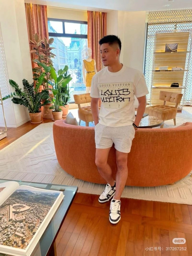 ModernLook Louis Vuitton T-Shirts 138261