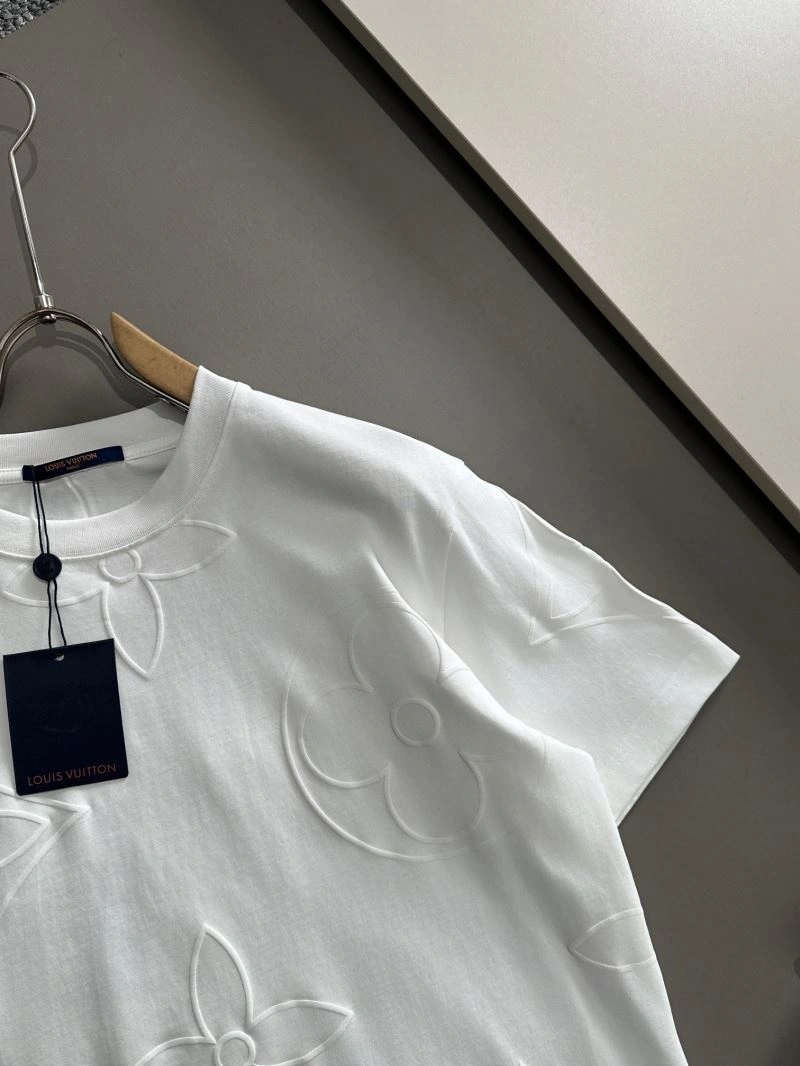 Fashionable Louis Vuitton T-Shirts 138245