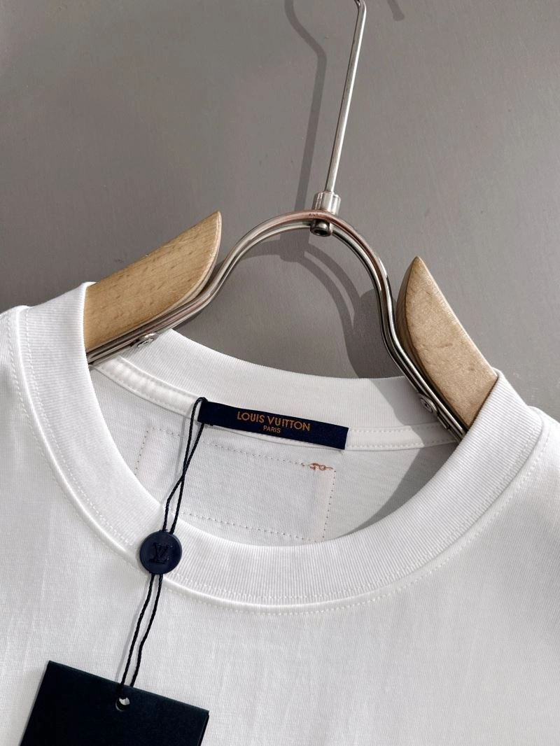 Vibrant Louis Vuitton T-Shirts 138243