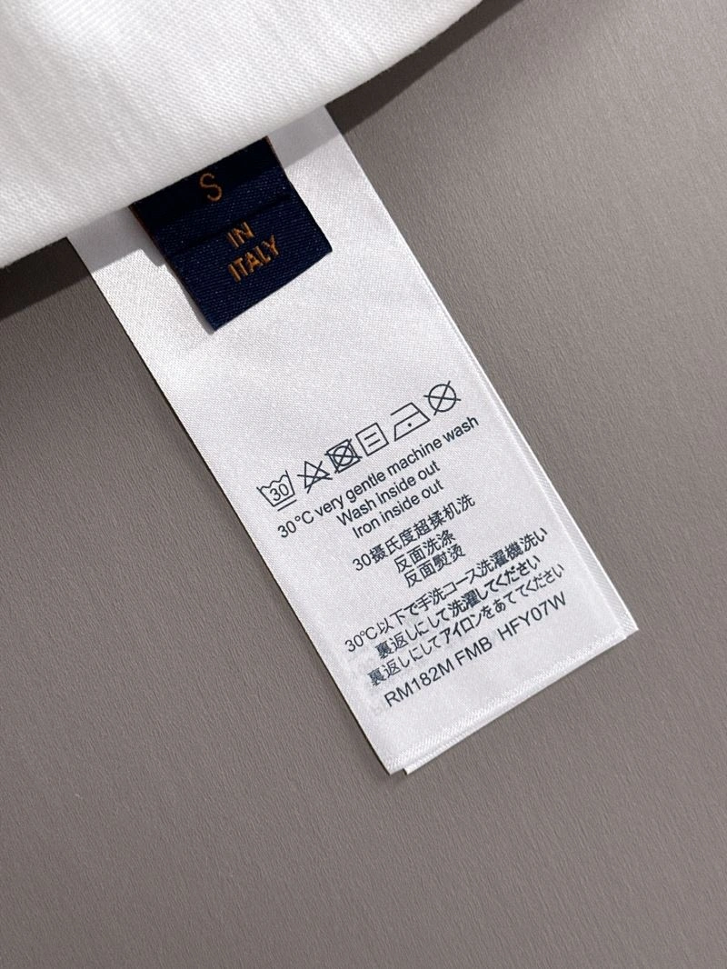 Vibrant Louis Vuitton T-Shirts 138243