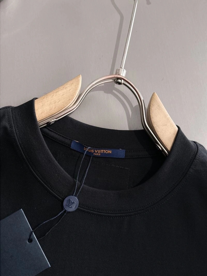 Louis Vuitton T-Shirts Resilient 138239
