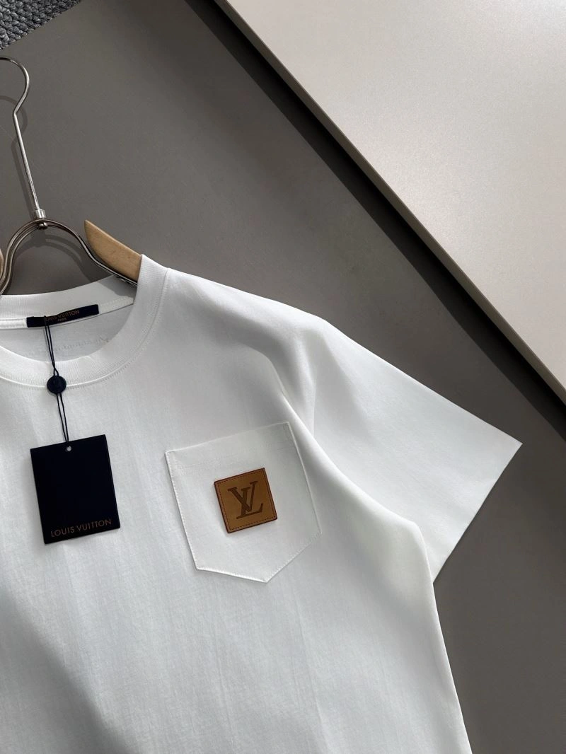 Louis Vuitton T-Shirts UrbanChic 138238