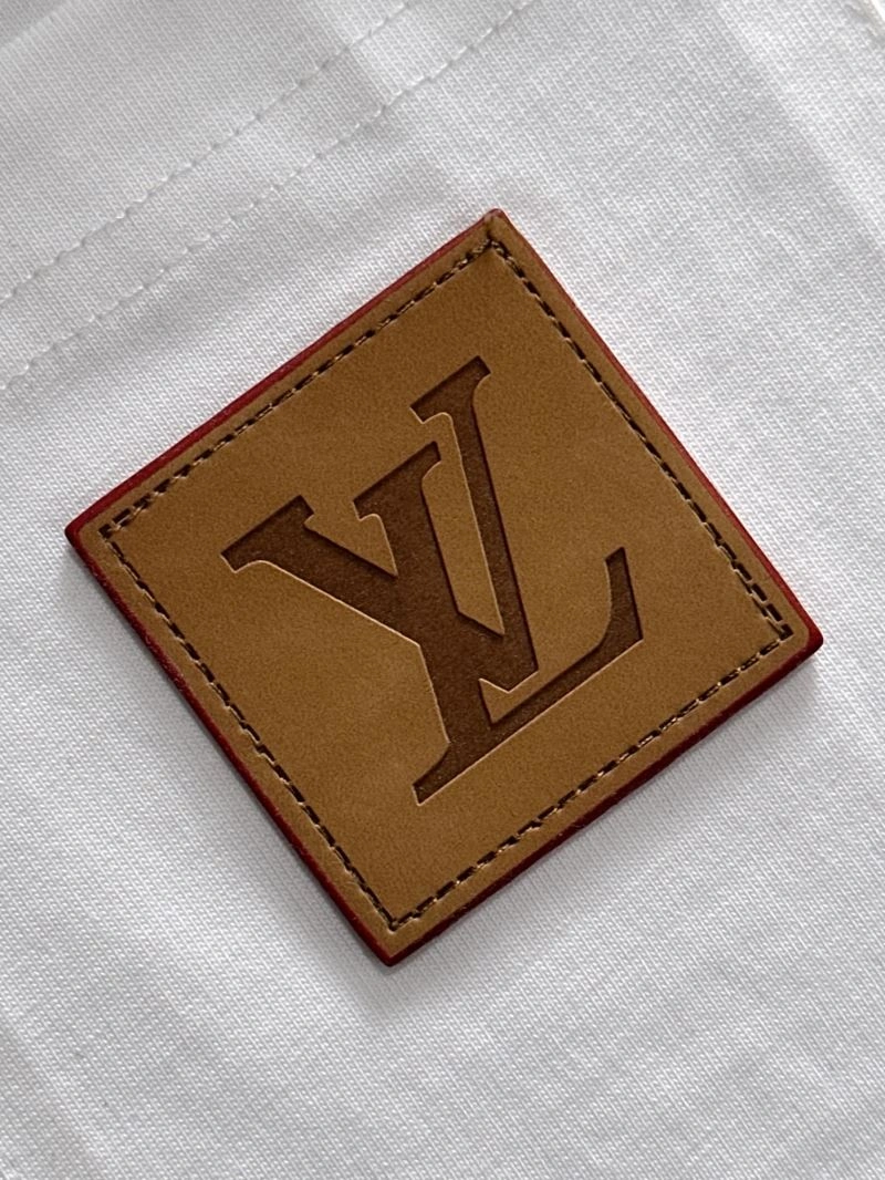 Louis Vuitton T-Shirts UrbanChic 138238
