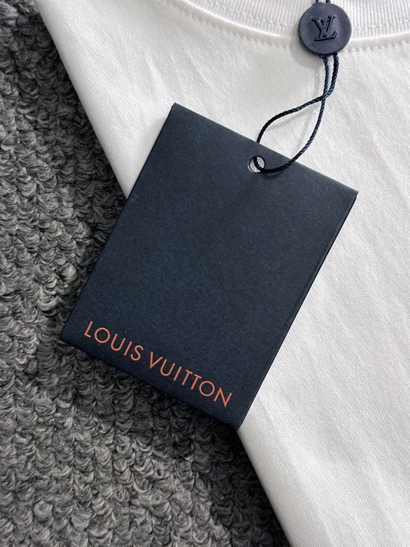 Louis Vuitton T-Shirts UrbanChic 138238
