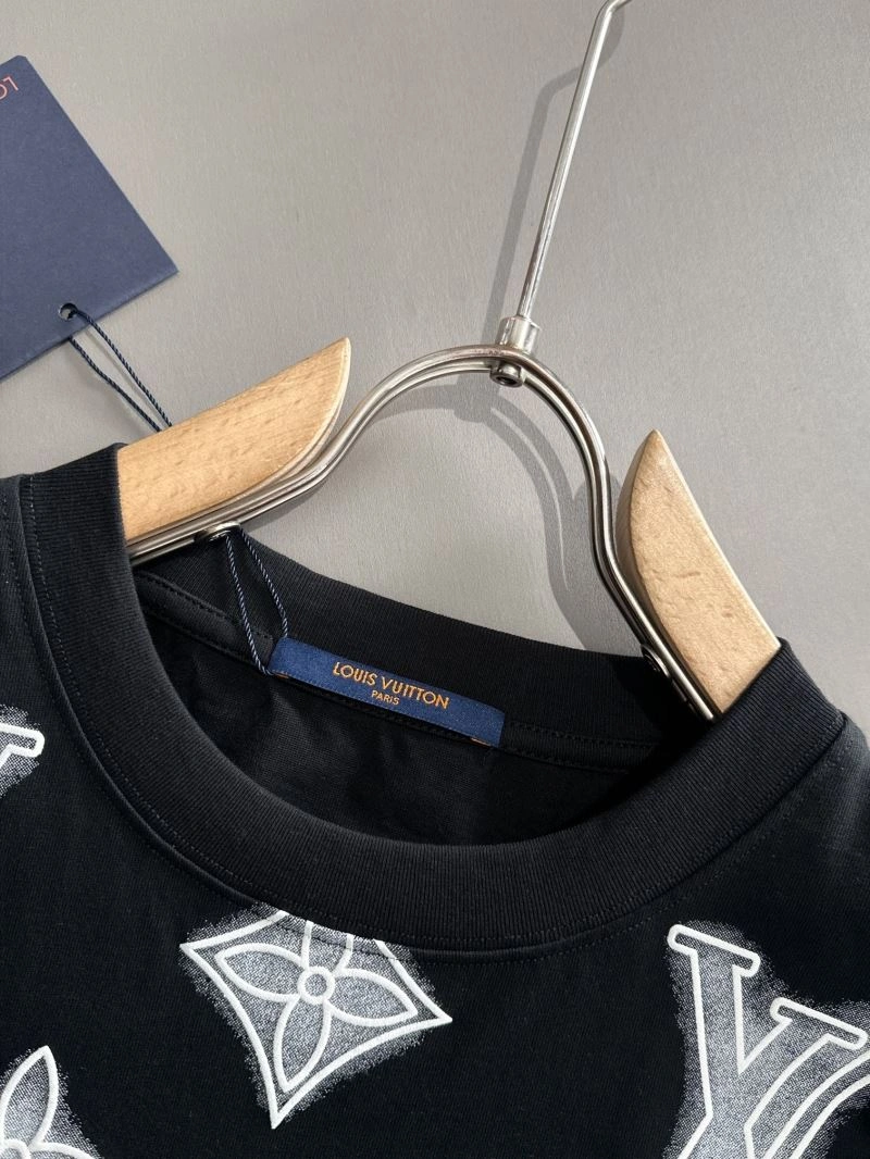 Louis Vuitton T-Shirts Sleek 138222