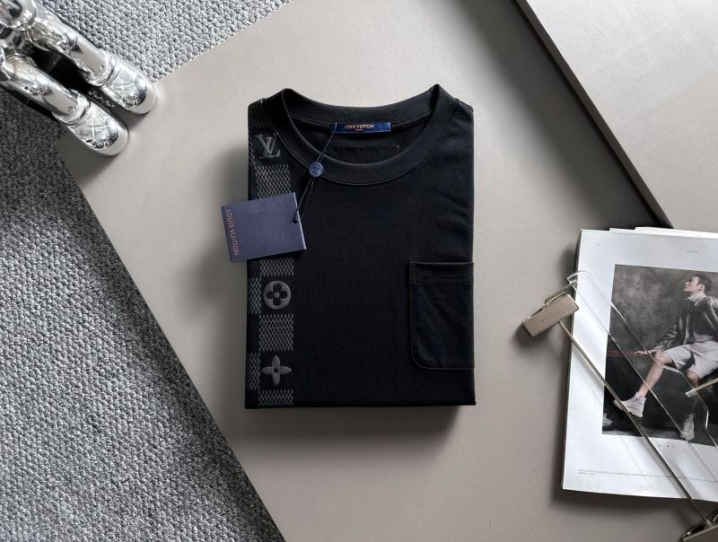Sleek Louis Vuitton T-Shirts 138221