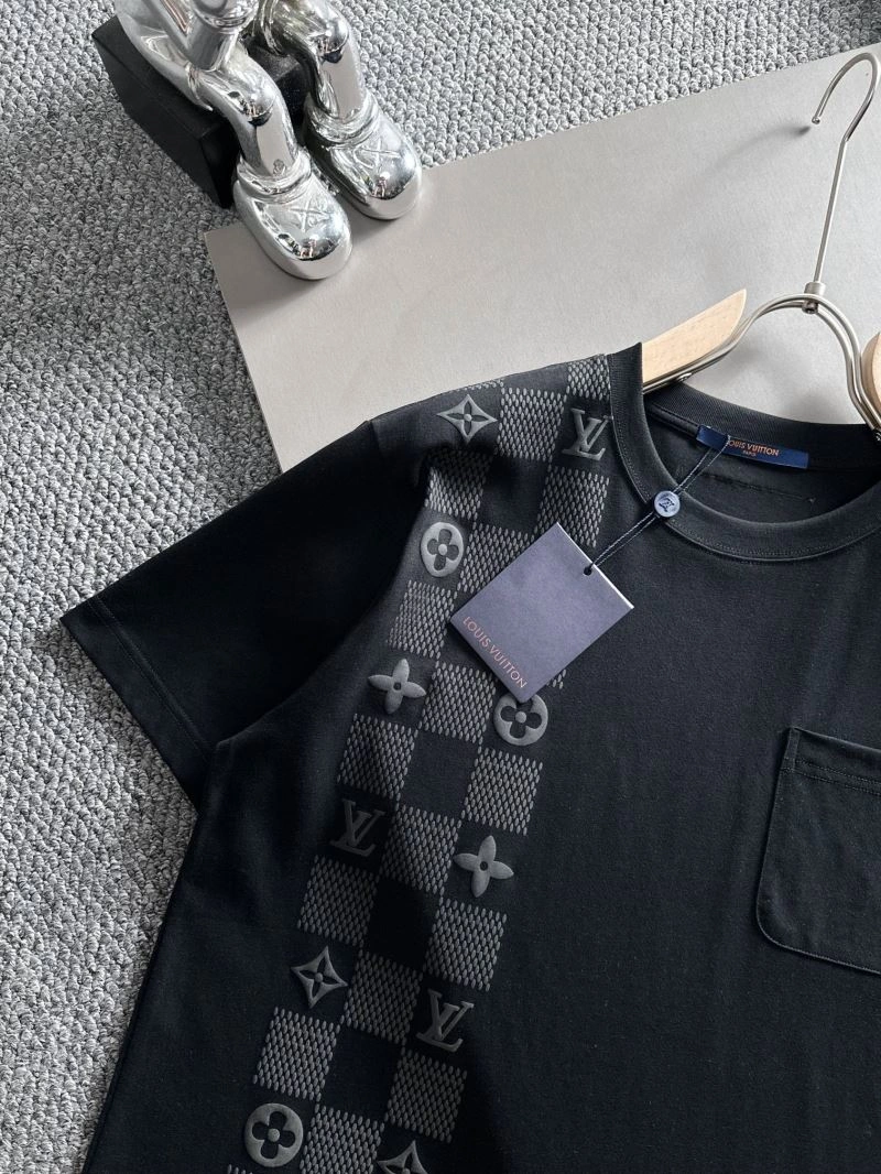 Sleek Louis Vuitton T-Shirts 138221