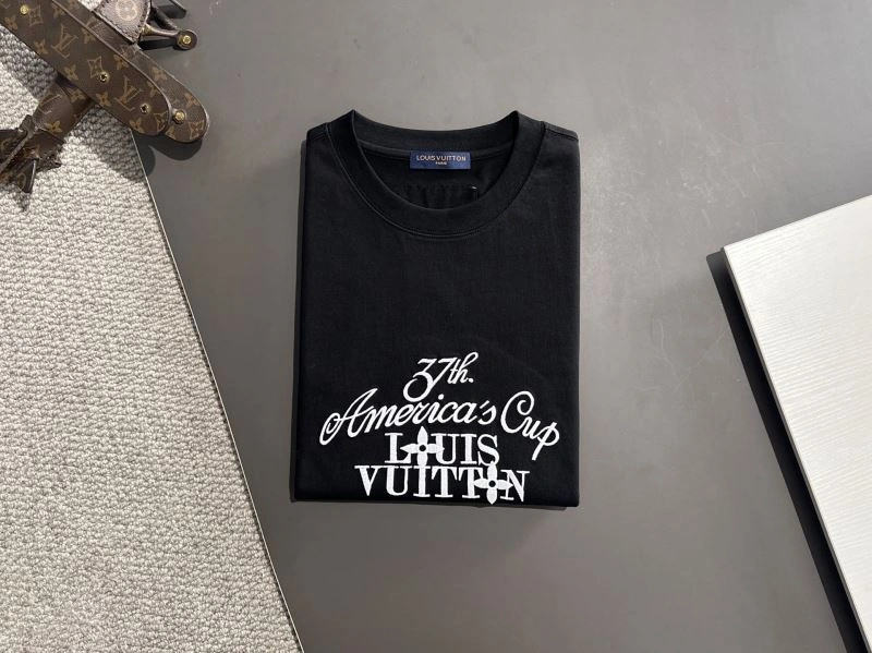 Louis Vuitton T-Shirts Lightweight 138213