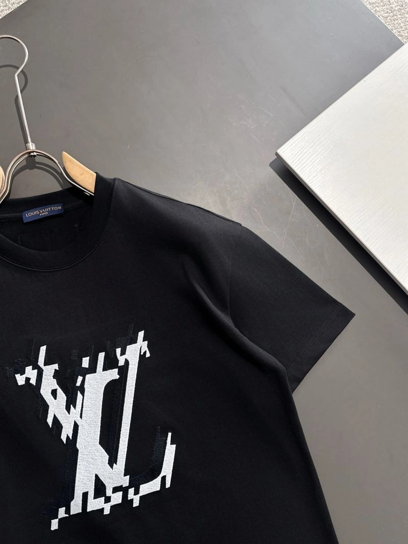 Bold Louis Vuitton T-Shirts 138218