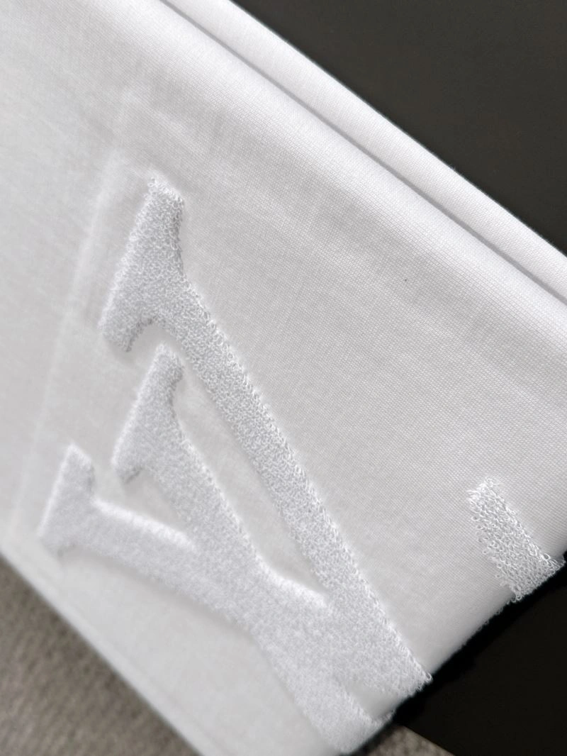 Louis Vuitton T-Shirts WellDesigned 138224