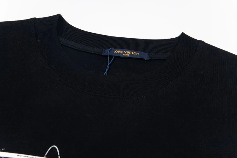 Louis Vuitton T-Shirts Comfortable 138203