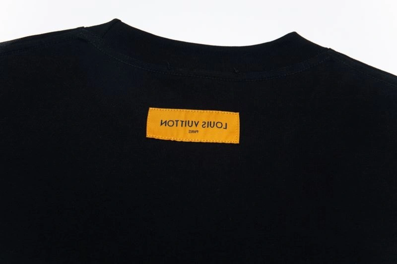 Modern Louis Vuitton T-Shirts 138167
