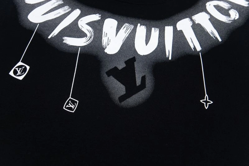 Modern Louis Vuitton T-Shirts 138167