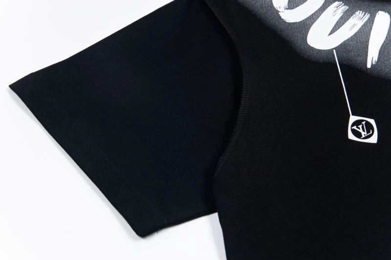 Modern Louis Vuitton T-Shirts 138167
