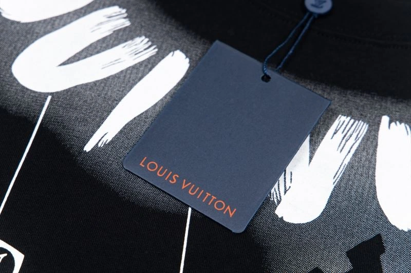 Modern Louis Vuitton T-Shirts 138167