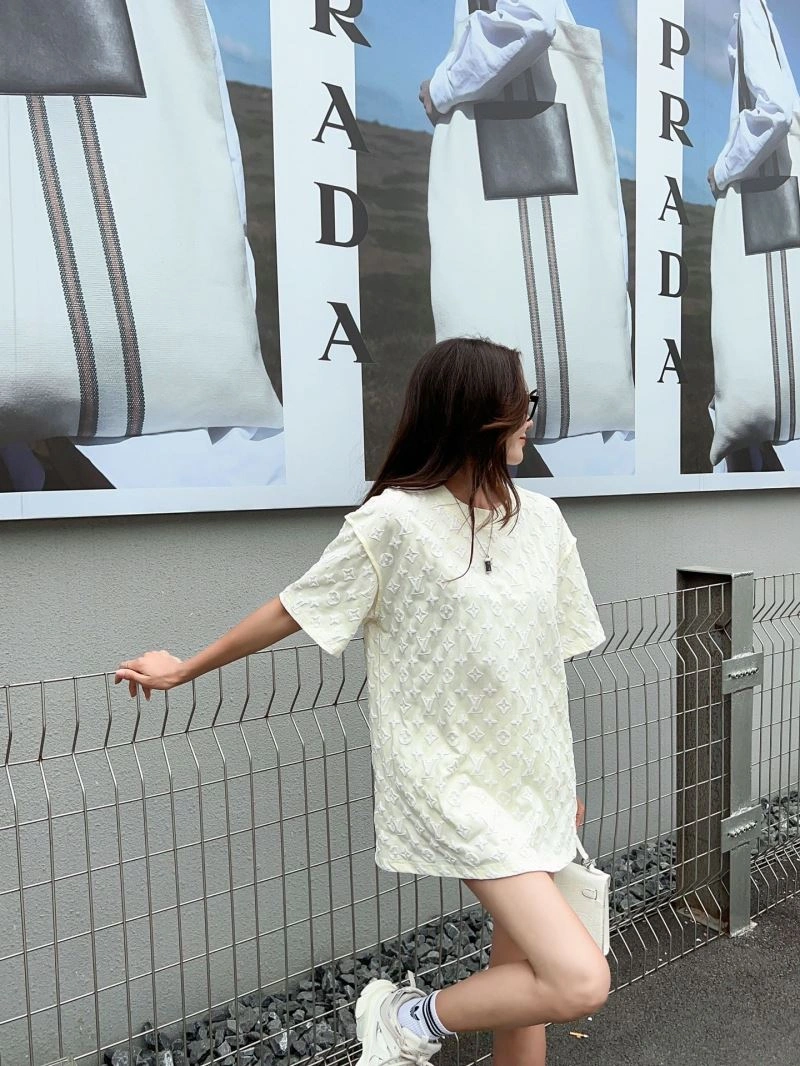 Elegant Louis Vuitton T-Shirts 138201