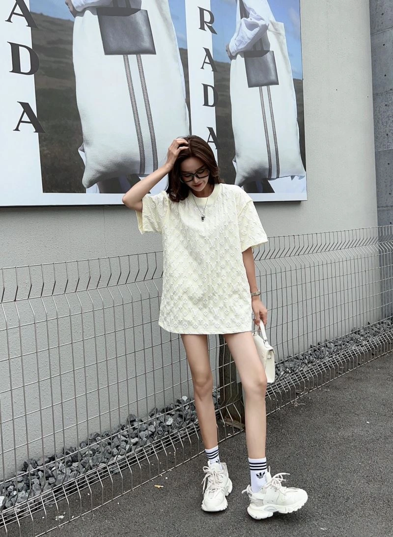 Elegant Louis Vuitton T-Shirts 138201